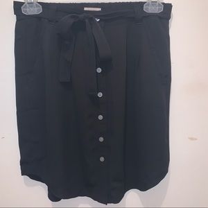 Black buttoned skirt